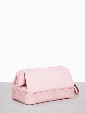 BEIS Dopp Kit in Atlas Pink